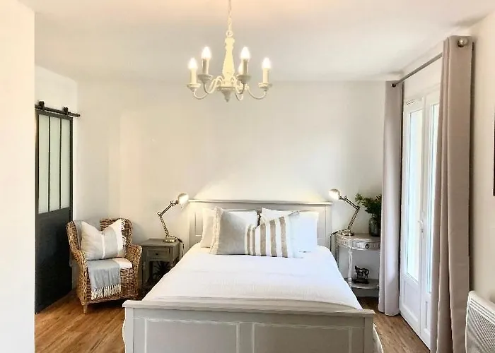 Stunning Bedroom Overlooking The Charente